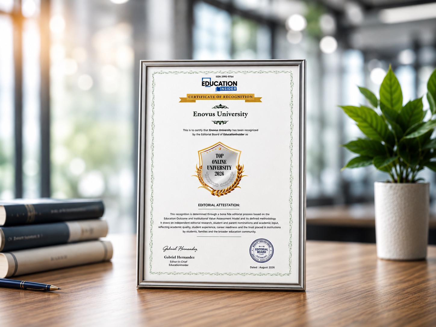 Certificado Top Online University 2026 otorgado a Enovus University por Education Insider